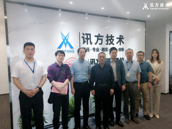 武汉职业技术学院校党委副书记何让波一行莅临金数据技术武汉基地